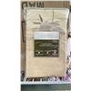 Image 2 : SHELF OF DECORATIVE PILLOW SHAMS