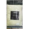 Image 2 : SHELF OF DECORATIVE PILLOW SHAMS