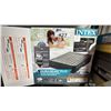 Image 2 : 3 ASSORTED INTEX INFLATABLE MATTRESSES