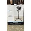 Image 2 : (2) MAINSTAYS 12" TABLE FANS & (3) MAINSTAYS 25.6" PEDESTAL FANS