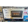 Image 2 : MAINSTAYS 6 SLICE TOASTER OVEN, 10 CUP COFFEE MAKER & GLASS ELECTRIC KETTLES