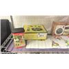 Image 2 : SHELF OF TEAS, ELECTRIC MUG WARMER GIFT PACK, & WALL DECOR
