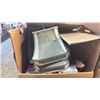 Image 2 : PALLET OF HOME GOODS - LAMP SHADES, BOOKS, GHETTO BLASTER, LAUNDRY BASKET, VASE & MORE *MUST TAKE