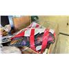Image 2 : PALLET OF HOME GOODS - LIGHT BULBS, DOOR MATS, BROOMS, PILLOWS, FRAMED PRINTS & MORE *MUST TAKE ALL