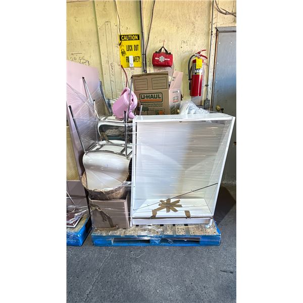 PALLET OF HOME GOODS - BOOK SHELF, WATERING CAN, CHAIRS, WICKER BASKET, OUTDOOR GARBAGE CAN & MORE