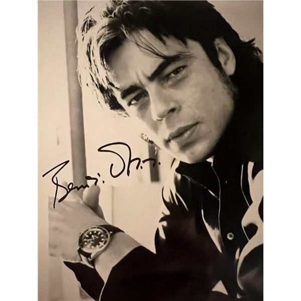 Benicio Del Toro facsimile signed photo. 5x7 inches