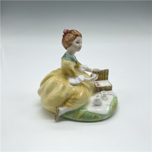 Picnic HN2308 - Royal Doulton Figurine