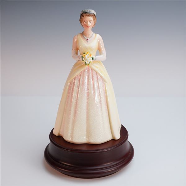 Royal Doulton Figurine, Queen Elizabeth II HN3440 with Base