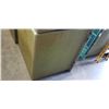 Image 2 : FIBERGLASS PET KENNEL 39" X37" X30"