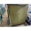 Image 2 : FIBERGLASS PET KENNEL 39" X37" X30"