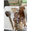 Image 2 : TOTE OF ANTIQUE AND COLLECTIBLE WOOD CARVINGS, PLAQUE ETC