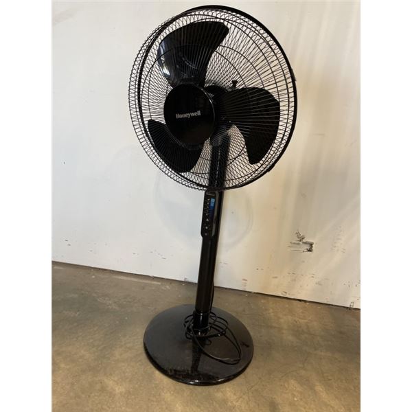 HONEYWELL 16" QUIET STAND FAN - TESTED WORKING