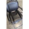 Image 2 : BARBER CHAIR WITH FOOT PUMP