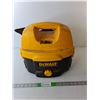 Image 1 : Dewalt 2 Gallon Vacum- No Hose, Powers On
