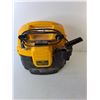 Image 3 : Dewalt 2 Gallon Vacum- No Hose, Powers On