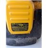 Image 4 : Dewalt 2 Gallon Vacum- No Hose, Powers On