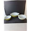 Image 2 : Set of 3 Vintage "Spring Blossom" Pyrex Bowls 10, 9, 7.5" Dias