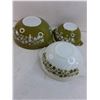 Image 4 : Set of 3 Vintage "Spring Blossom" Pyrex Bowls 10, 9, 7.5" Dias