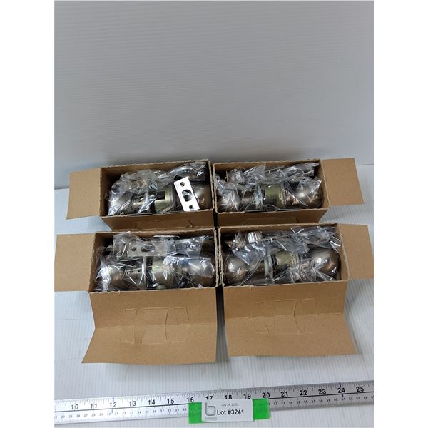 (4) Yale Bridgeport Locking Interior Door Knob Sets