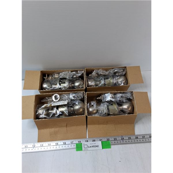 (4) Yale Bridgeport Locking Interior Door Knob Sets