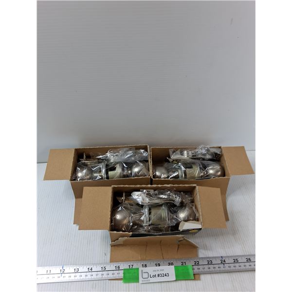 (3) Yale Bridgeport Interior Locking Door Knob Sets