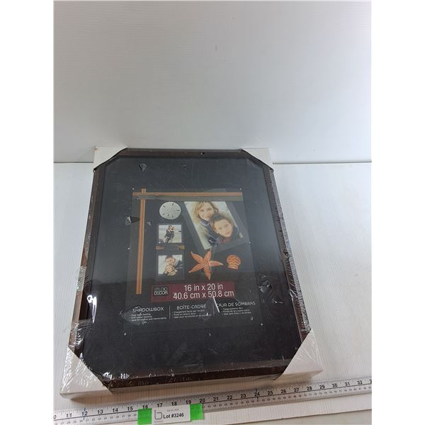 Shadow Box 16'' x 20'' x 2 1/2''