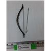 Image 1 : Miniature Bow And Arrow - 7'' Long