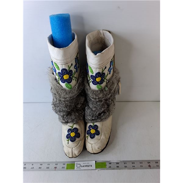 Pair of Women's Mukluks- As is, Approx. 5/6