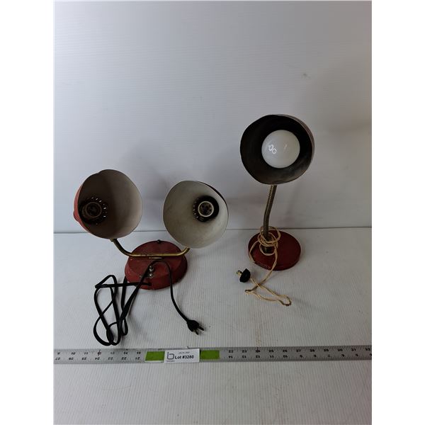 (2) Lamps, Two Sockets Working