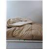 Image 1 : Tan/White Comforter - 80" x 80"