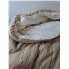 Image 2 : Tan/White Comforter - 80" x 80"