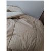 Image 4 : Tan/White Comforter - 80" x 80"