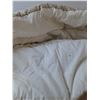 Image 5 : Tan/White Comforter - 80" x 80"