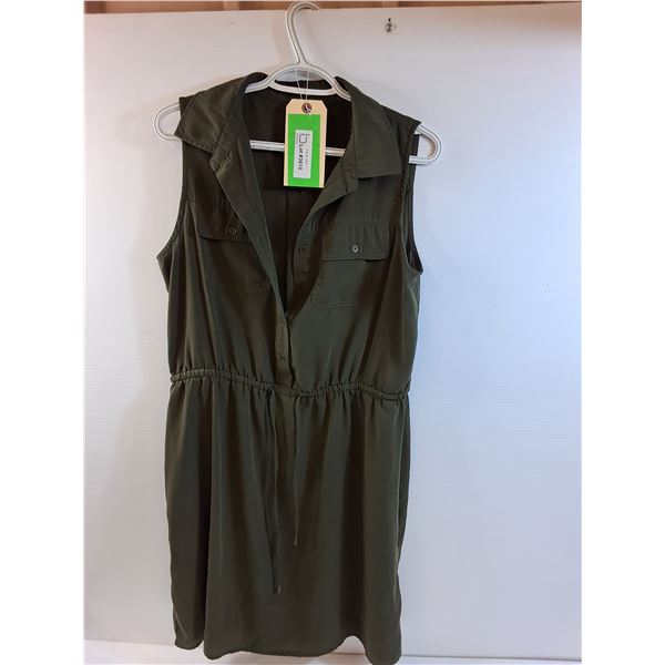 Sleeveless Button Up Dress With Collar