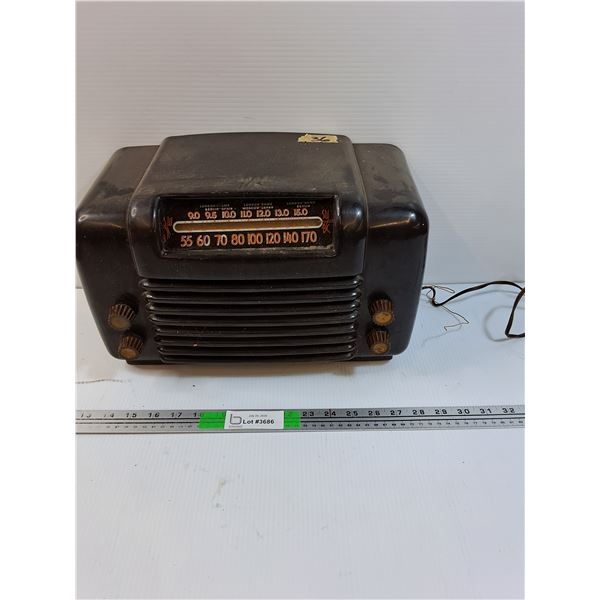 Philco Vintage Radio - Powers On AS IS