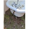 Image 2 : ** Cast Iron Clawfoot Bathtub - Outer Rim: 62"L x 30.5"W x 26"T, Inside: 17"D x 24"W x 54" - CANNOT
