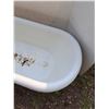 Image 5 : ** Cast Iron Clawfoot Bathtub - Outer Rim: 62"L x 30.5"W x 26"T, Inside: 17"D x 24"W x 54" - CANNOT
