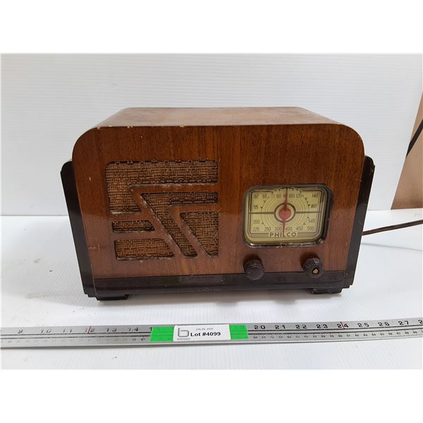 Philco Vintage Radio - POWERS ON UNTESTED