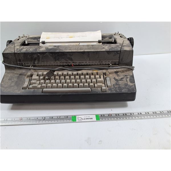 Vintage IBM Typewriter - Powers On AS IS