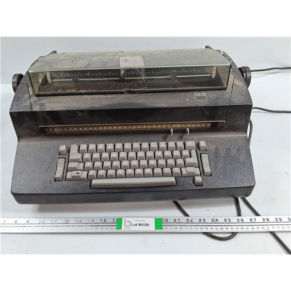 Vintage IBM TypeWriter With Clear Storage Cover - POWERS ON , AS IS