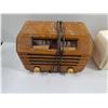 Image 2 : Antique Little Master Wooden Radio AS IS, White Vintage Radio AS IS