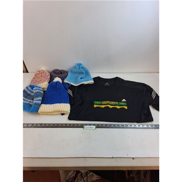 Adidas "Saskatoon International Marathon 2004" Large T-Shirt, (5) Crocheted Toques