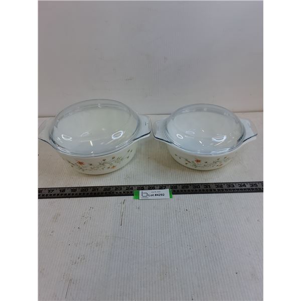 Set of 2 Pyrex Bowls with Lids - 9" & 7.5" Dia