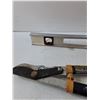 Image 2 : Fiskars Bypass Lopper & 2ft Level - PICK UP