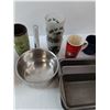 Image 3 : (7) Cups, (2) Pots, (2) Baking Pans
