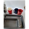 Image 4 : (7) Cups, (2) Pots, (2) Baking Pans