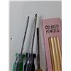 Image 4 : (3) Screwdrivers & Colored Pencils