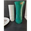 Image 6 : (2) Vases & Glass Dishes