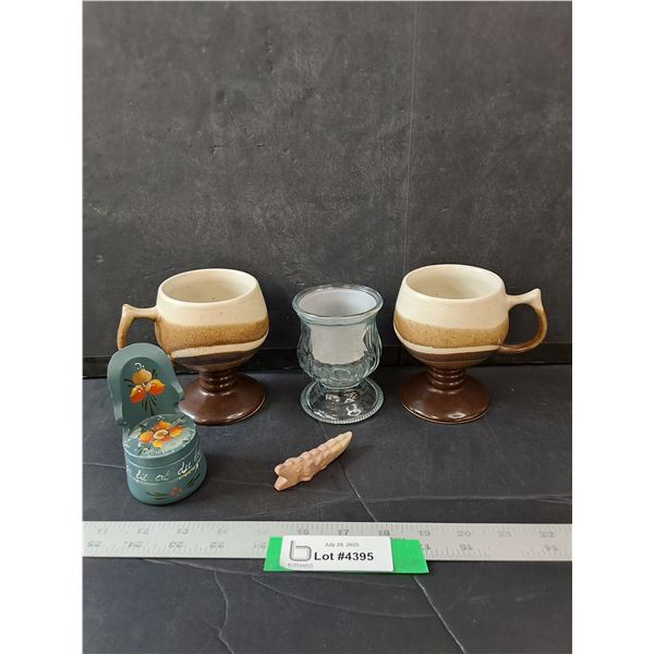 (3) Cups & Little Chair And Crocodile Decorations