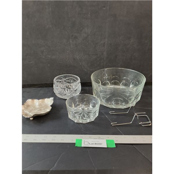 (3) Glass Bowls & Leaf Shaped Dish